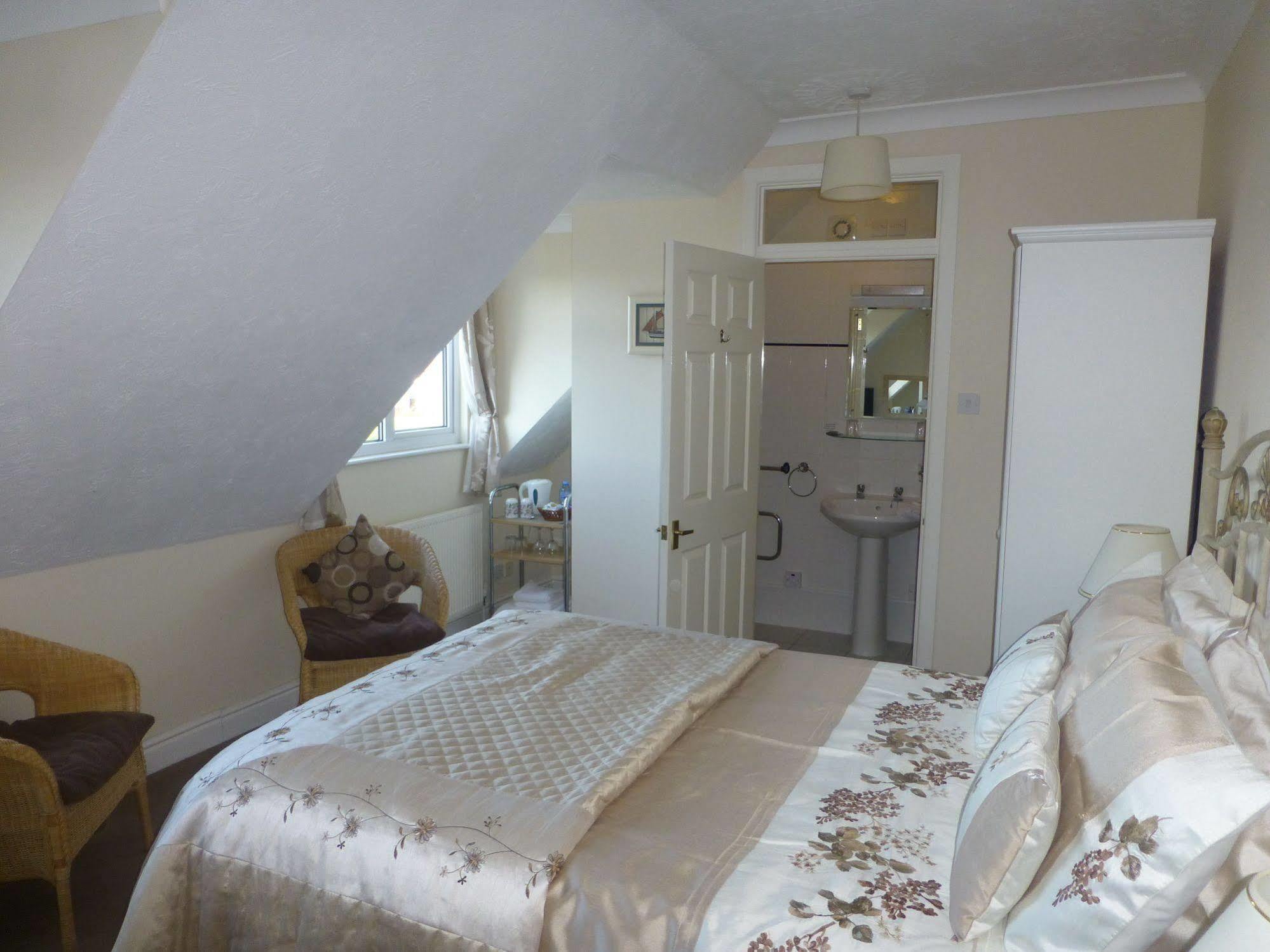 Beech Lodge Guest House New Milton Exteriör bild