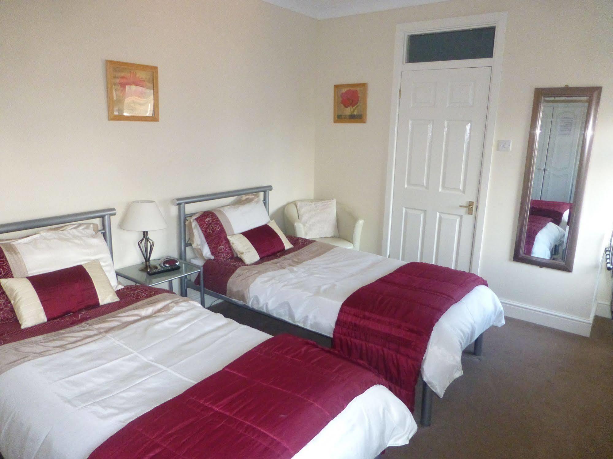 Beech Lodge Guest House New Milton Exteriör bild