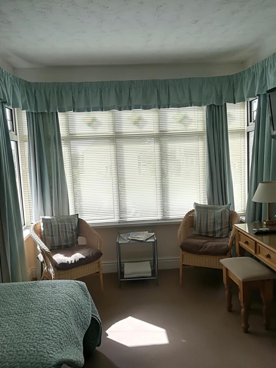 Beech Lodge Guest House New Milton Exteriör bild