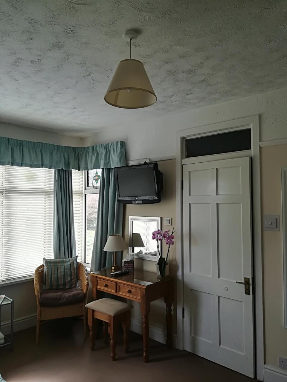 Beech Lodge Guest House New Milton Exteriör bild
